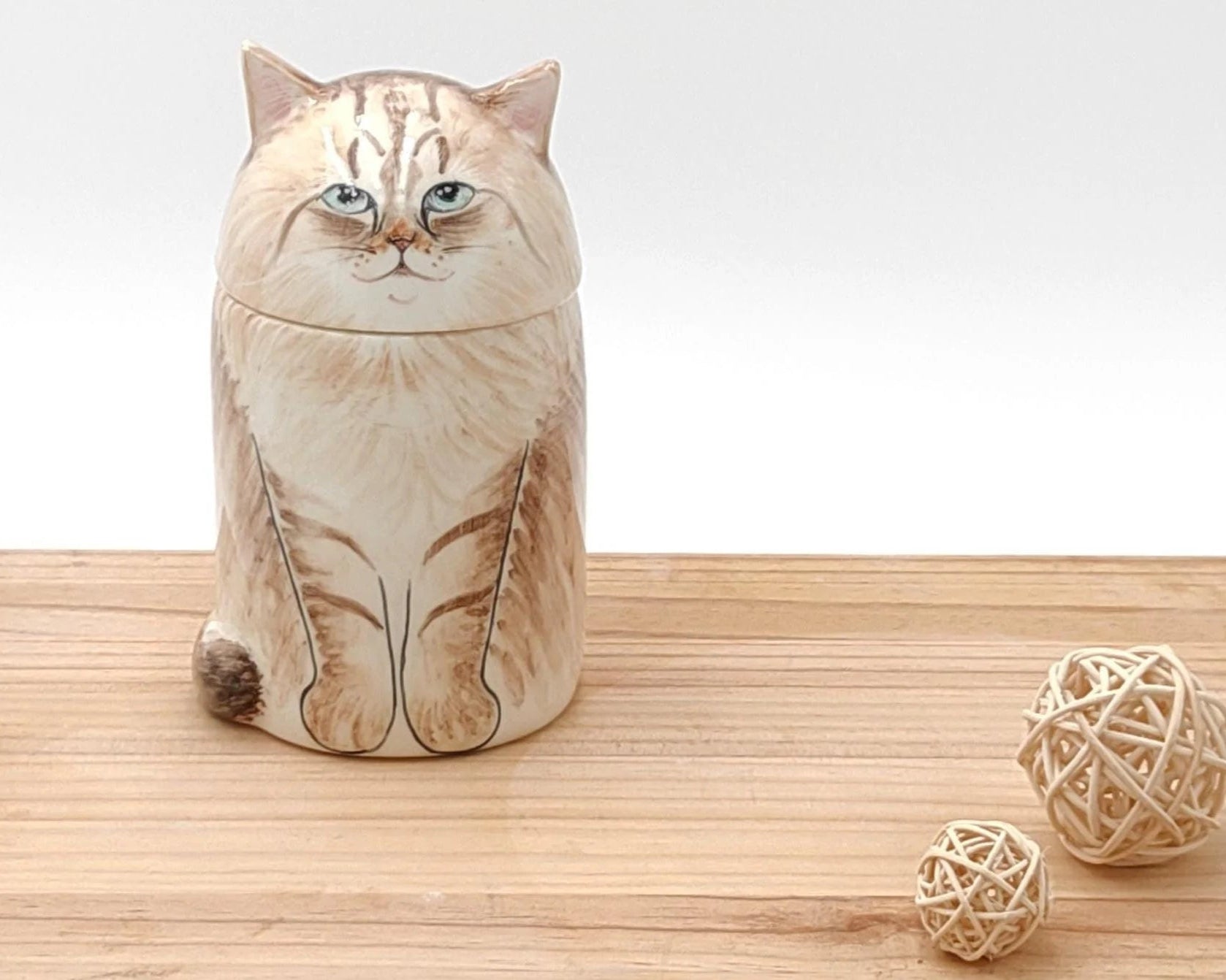 Sleep peacefully: Personalized cat urn with tranquil dome lid, forever family