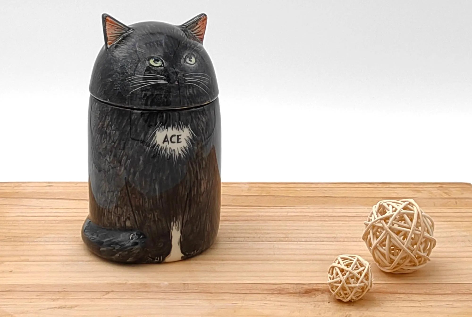Sleep peacefully: Personalized cat urn with tranquil dome lid, forever family