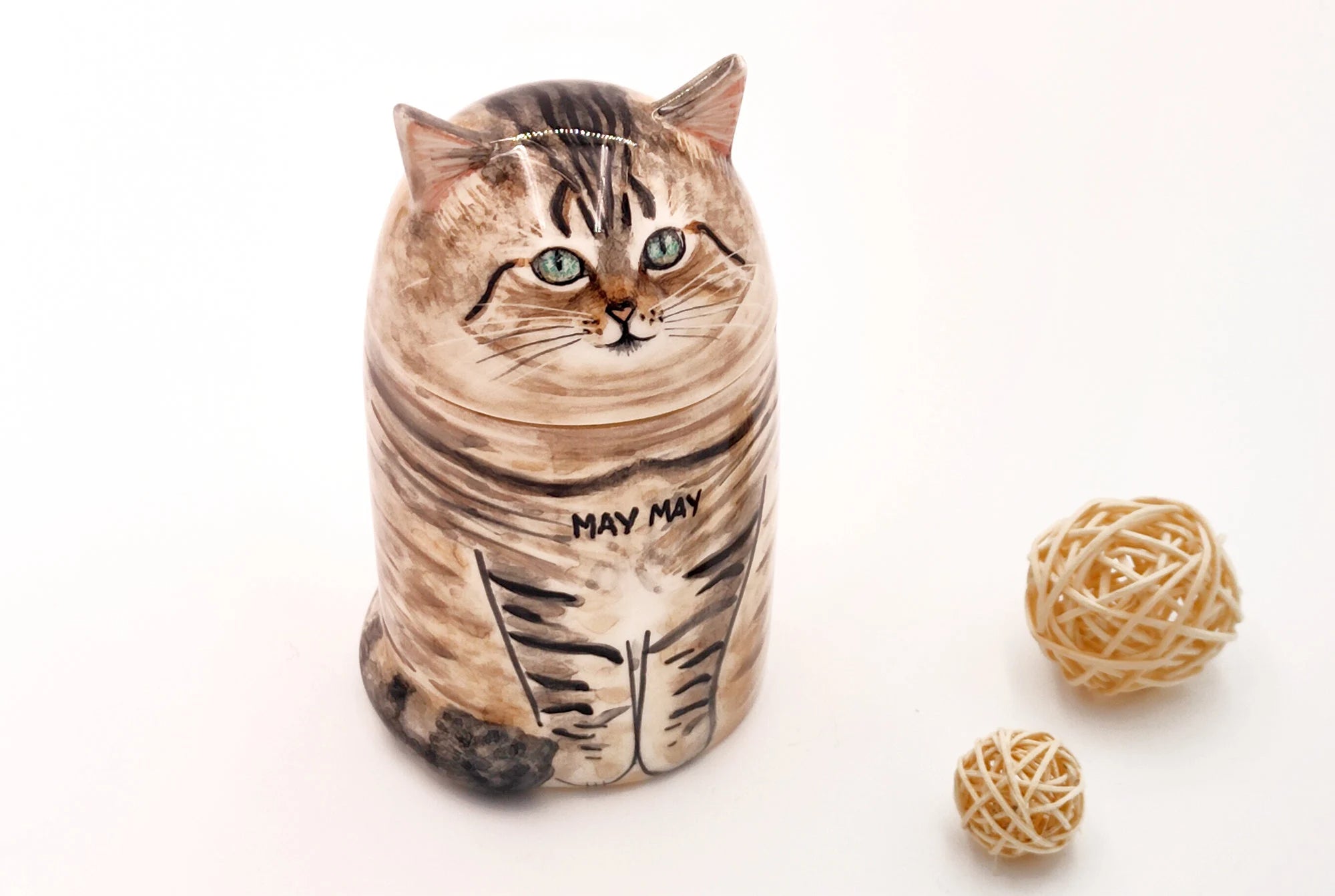 Sleep peacefully: Personalized cat urn with tranquil dome lid, forever family